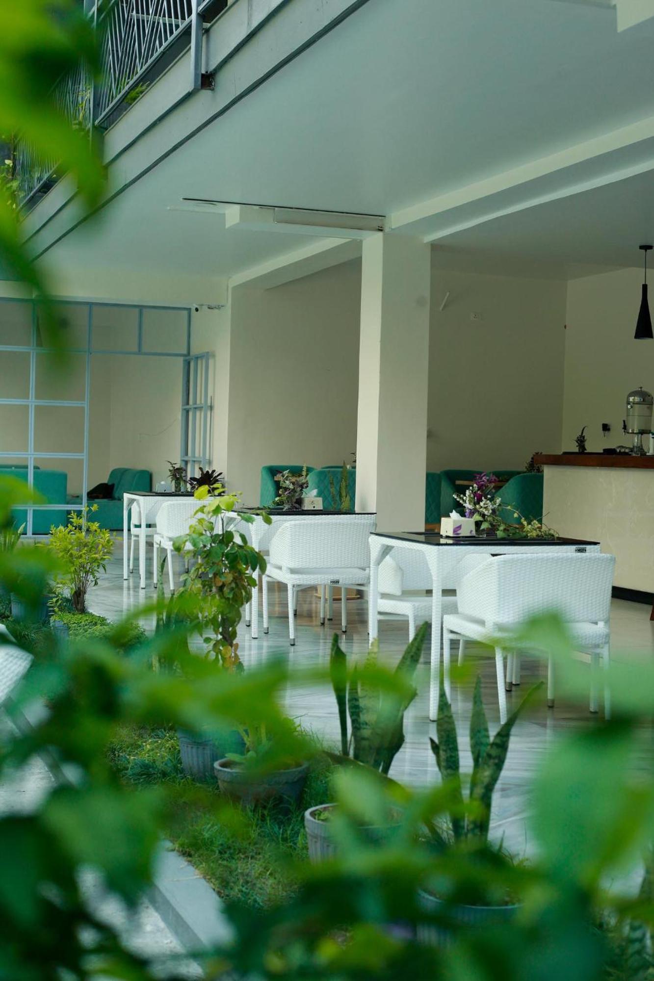 Hotel Swapna Bagh- Your Place Покхара Экстерьер фото